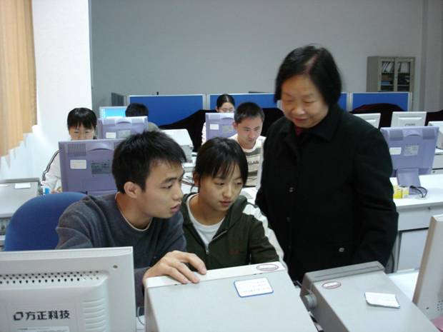 https://news.xidian.edu.cn/__local/2/4F/21/64C9DFCDDC934BF1A8485CFFE38_316FE700_18A36.jpg