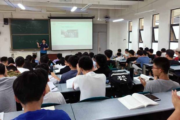 https://news.xidian.edu.cn/__local/9/E3/58/0597813F66D461D9E1FD1D06B13_0ECEC798_C213.jpg